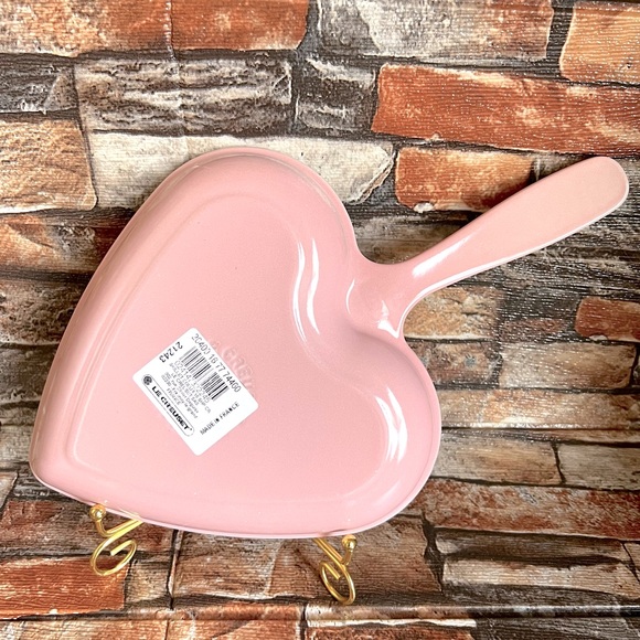 Le Creuset Kitchen Le Creuset Heart Shaped Cast Iron Skillet Poshmark
